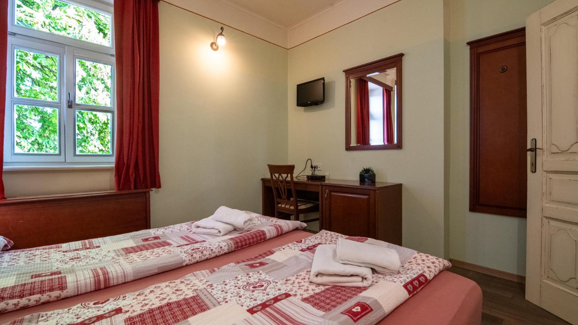 Veganfresh Hotel Medvode Bagian luar foto